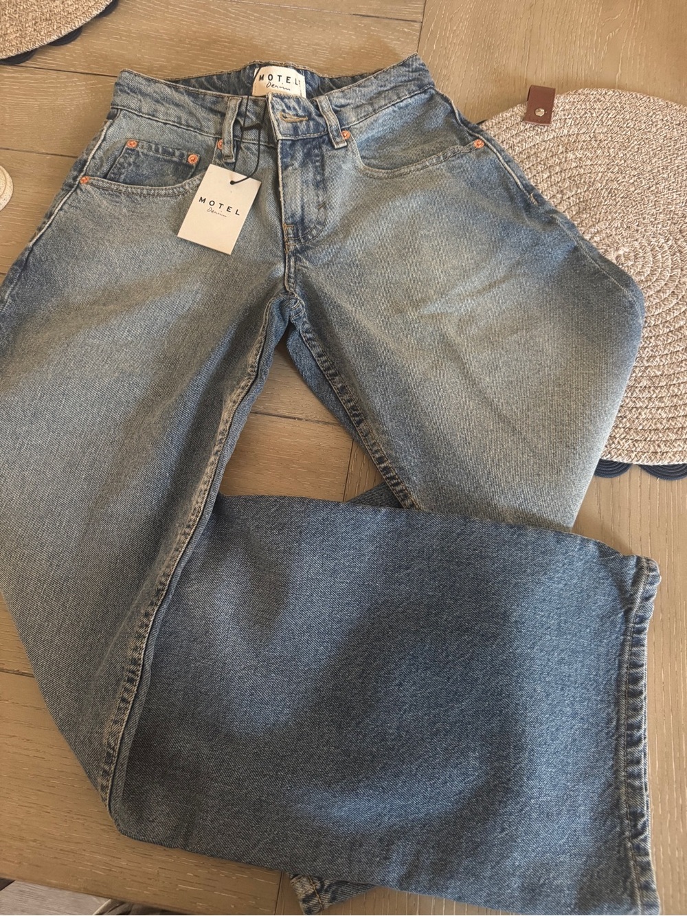 Motel Rocks Low Rise Parallel Jeans In Vintage
Bleach - Picture 4 of 4